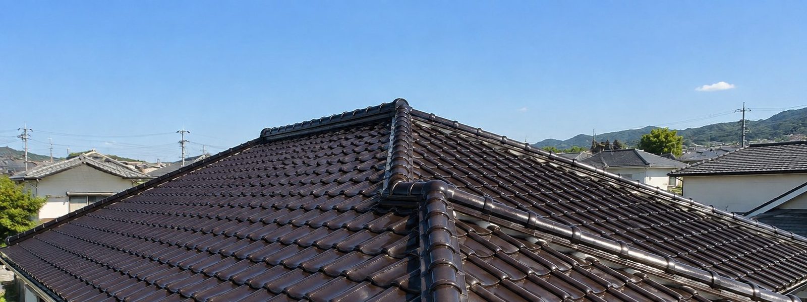 塗り替えた屋根と青空（イメージ）